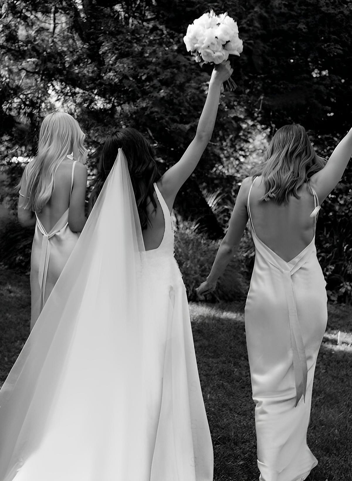 Trumpet/Mermaid V-Neck Silk Like Stain Floor-Length Bridesmaid Dresses