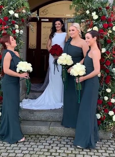 Sheath/Column One-Shoulder Sleeveless Bridesmaid Dresses With Bow(s)
