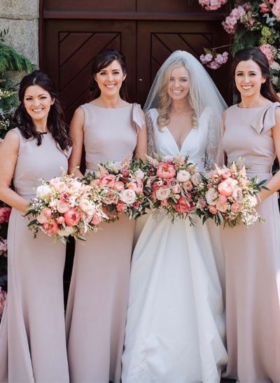 Sheath/Column Scoop Neck Sleeveless Bridesmaid Dresses With Bow(s)