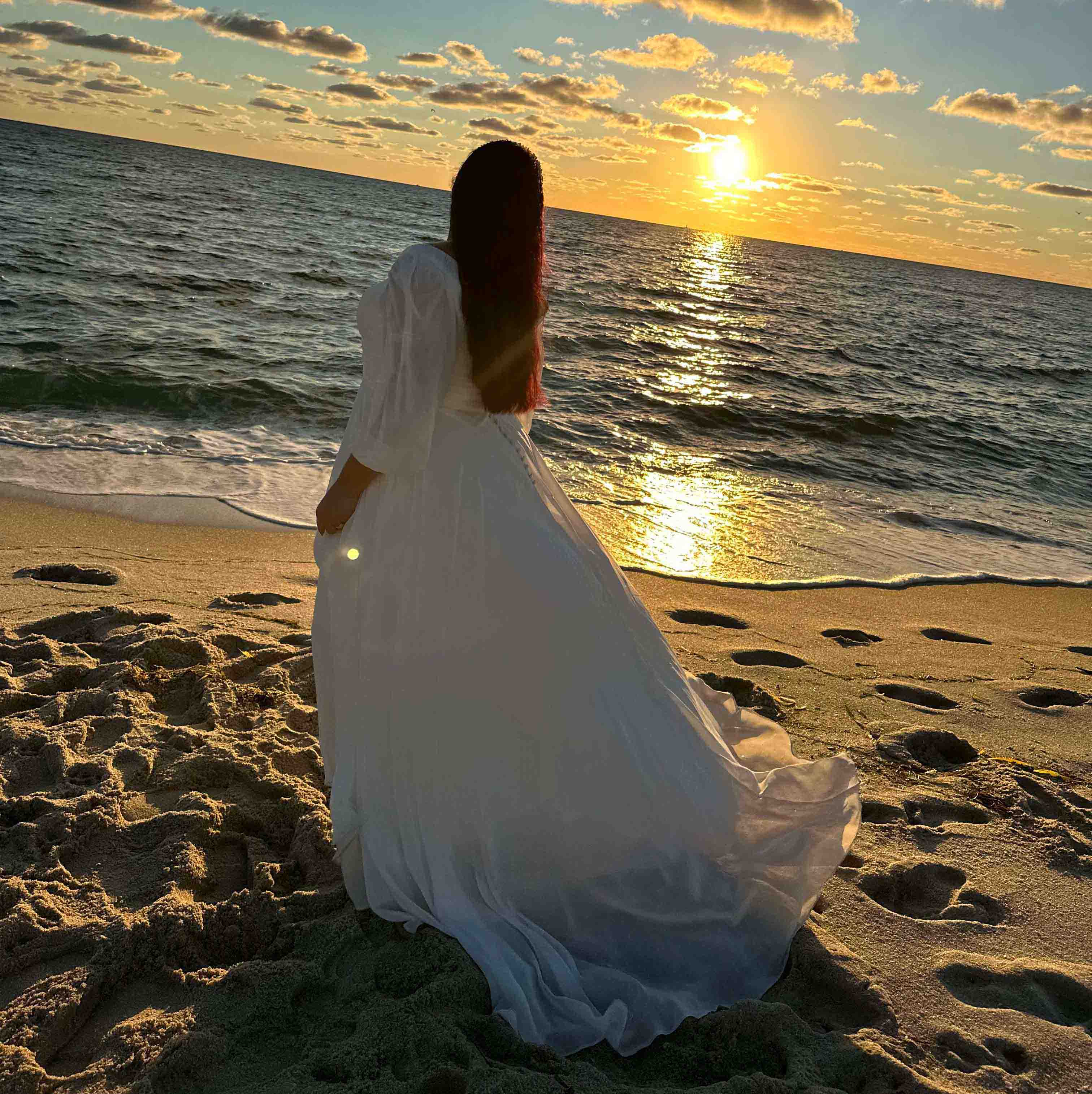 Delighted with my dress, excellent quality, elegant, beautiful, it was designed to my measurements, shipping took a short time, I made an excellent choice for my wedding, I was very happy